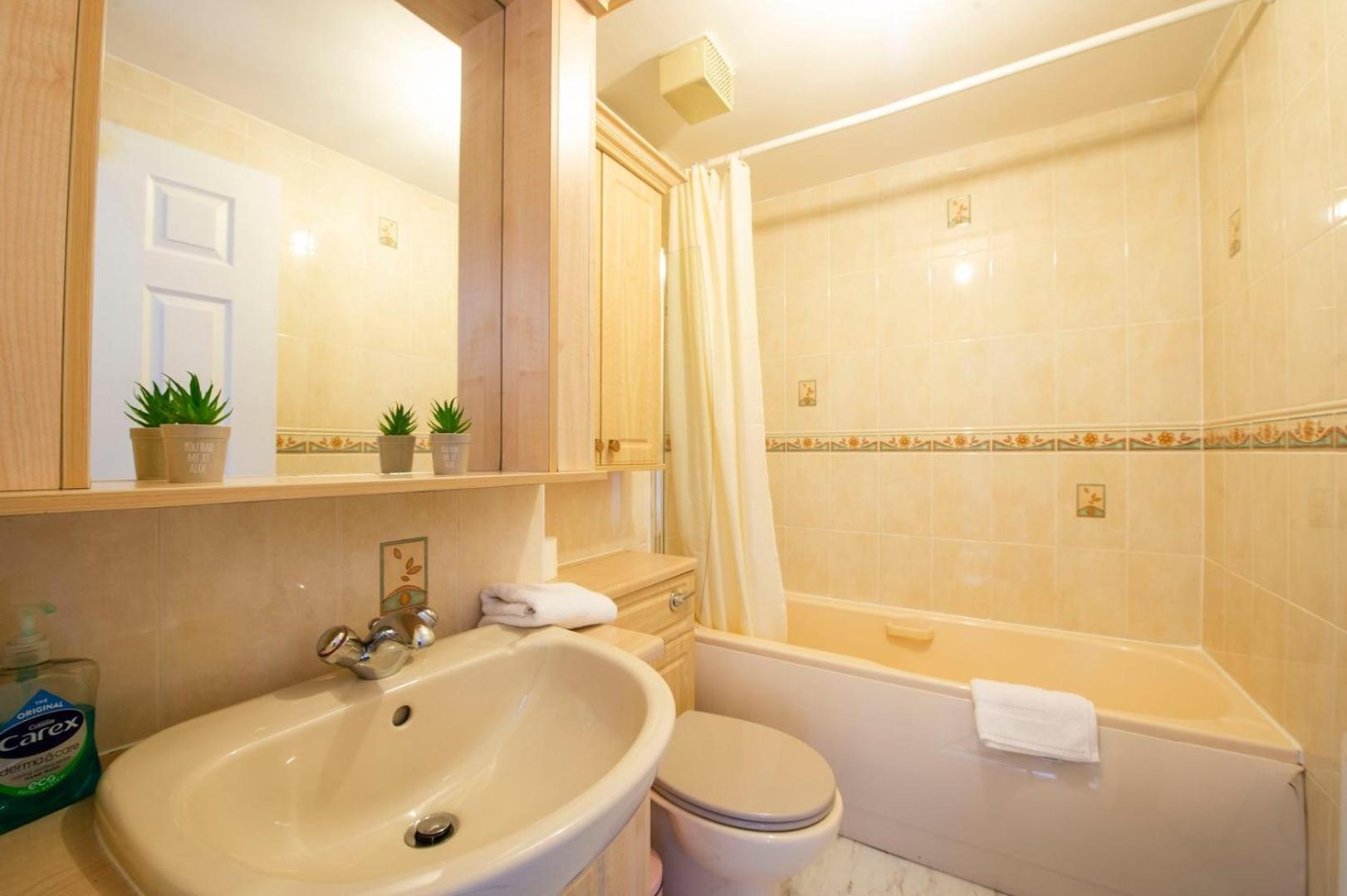 Guestready - Nice 3Bdr Apart W/ Private Parking Edinburg Exteriör bild