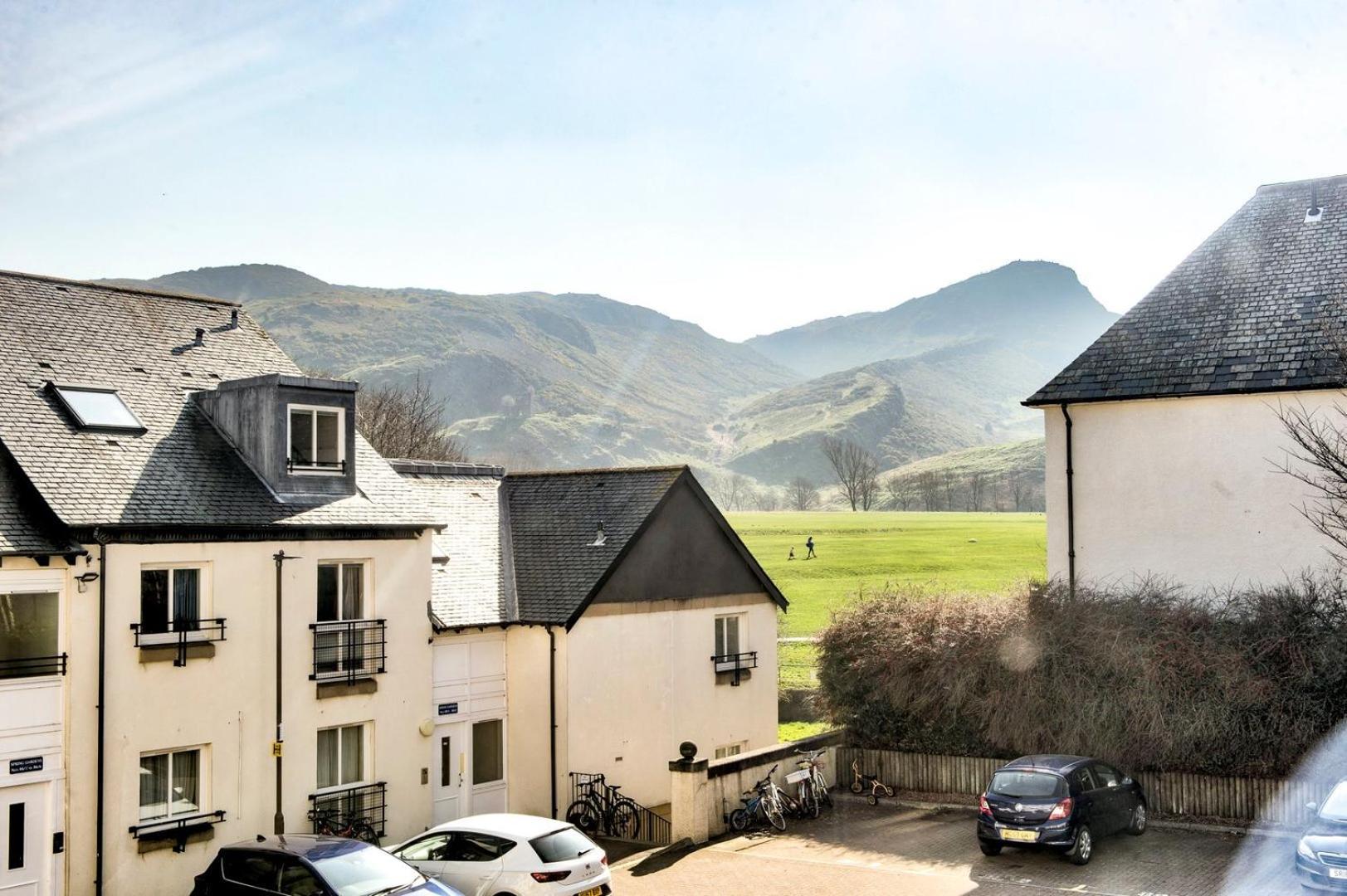 Guestready - Nice 3Bdr Apart W/ Private Parking Edinburg Exteriör bild